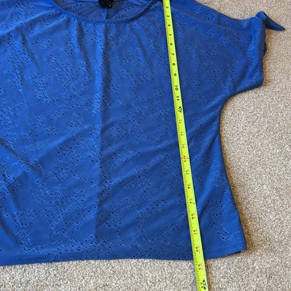 W5 Delph Blue Lace Eyelet Blouse Short Tied Sleeves Women Size Medium - Picture 4 of 7